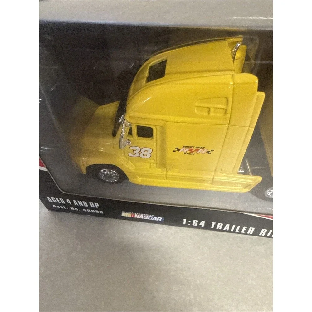 Winners Circle 1:64 Elliott Sadler #38 M&M's Racing Trailer Rig 2006  #40883